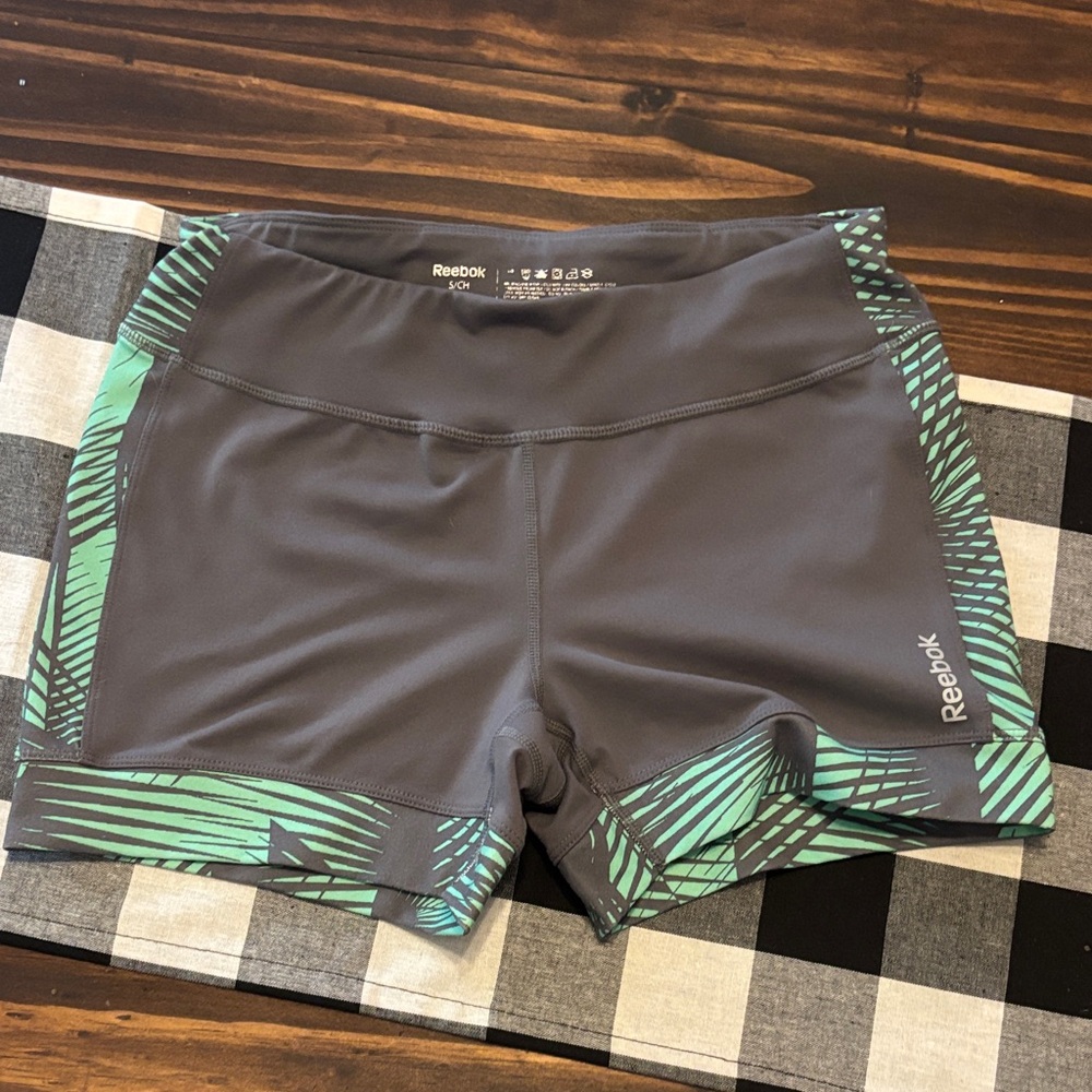 Reebok Women's Athletic Shorts in Gray with Green Pattern small
